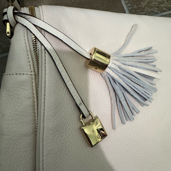 G.I.L.I. Cream Shoulder Bag with Flap Closure and Tassel - Picture 5 of 12